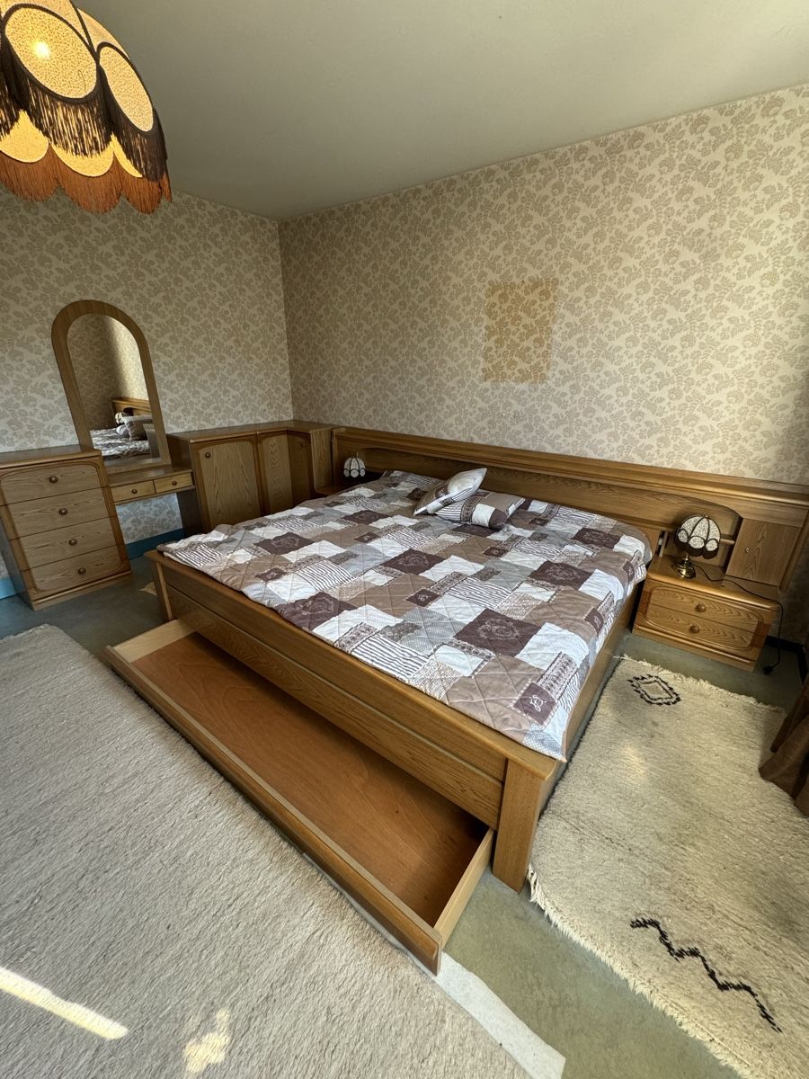 Betten: Ensemble de chambre à coucher avec commode latérale  – Gebraucht aus Courrendlin von bur_twg6 4