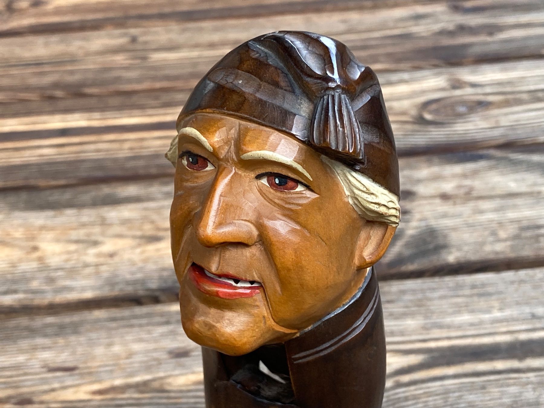 Figurines: antike Nussknacker Brienzer Schnitzerei Mann mit Zipfelmütze – D'occasion à Lüchingen par Eeizo 6