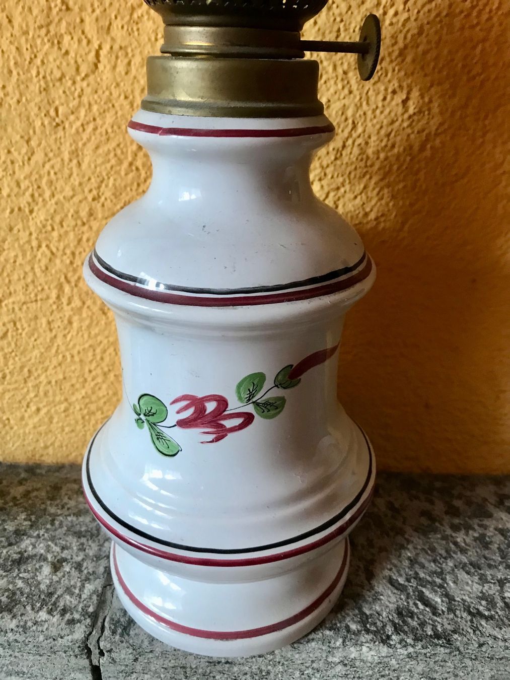 Lampade: Ancienne lampe à pétrole – Usato da Losone venduto da courrier 4