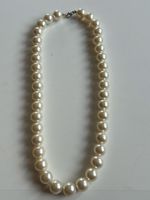 Perlenkette creme mit Metallverschluss guter Zustand(S31)