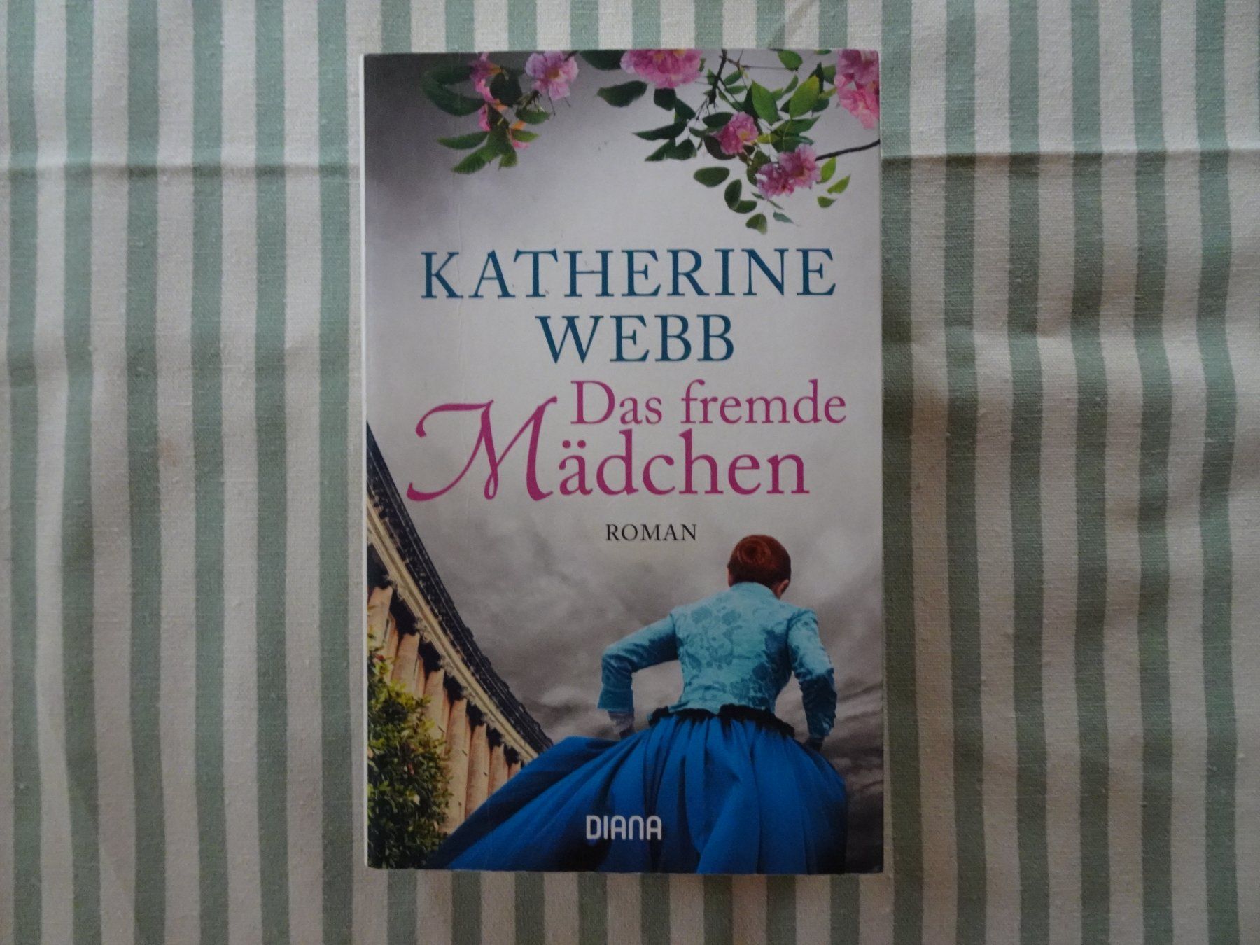 Libri: Katherine Webb - Das fremde Mädchen - B16 – Usato da Küssnacht am Rigi venduto da Bookslove-Divers