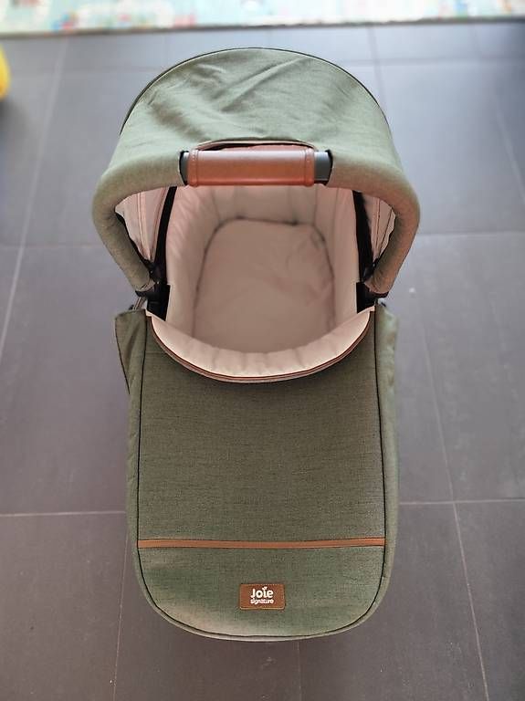 Poussette: Pousette Trio joie+base isofix – D'occasion à La Tour-de-Trême par tur_9vtf