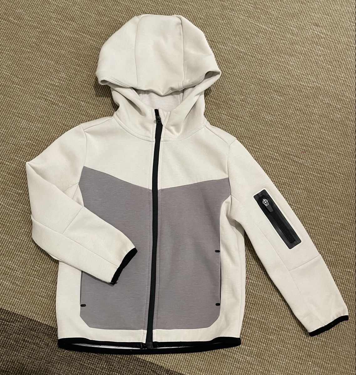 Maglioni & Felpe: Children's Hoodie Good Condition – Usato da Zollikerberg venduto da BS.SM