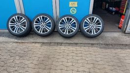 original Land-Rover Alu-Felgensatz 9 1/2 × 20 mit WinterPneu