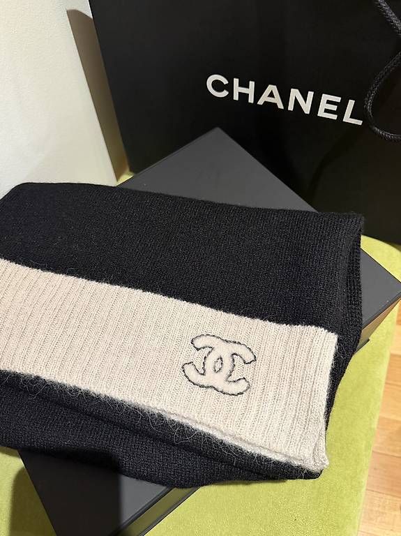 Chanel Foulard & Sciarpe: Chanel cashmere Schal – Nuovo e nell'imballaggio originale da Zürich venduto da Mirs92 1