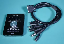 MOTU Track16 - Audiointerface mit Breakout-Kabel