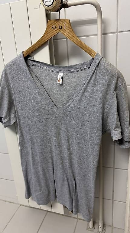 T-shirt: T-Shirt V Schnitt – Usato da Zollikon venduto da rose59