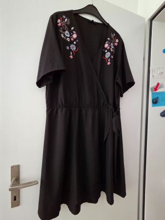 schwarzes Sommerkleid, Stickerei, 50, Polyester