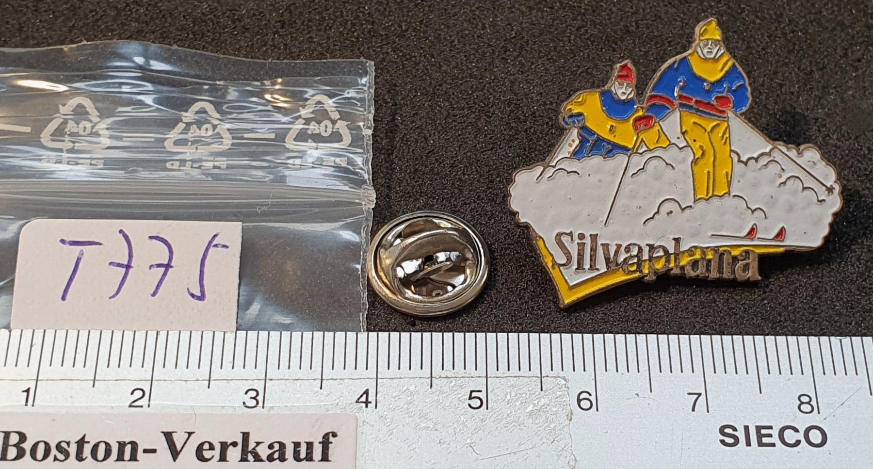 Plaketten & Abzeichen: T775 - Pin Skifahrer Silvaplana – Gebraucht aus Reinach BL von Boston-Verkauf 1