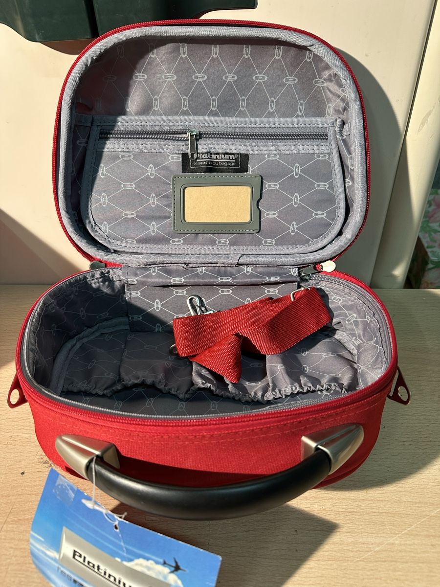 Sacs femmes: Vanity rouge de voyage Platinum, neuf – D'occasion à Lausanne par artnouveau04 2