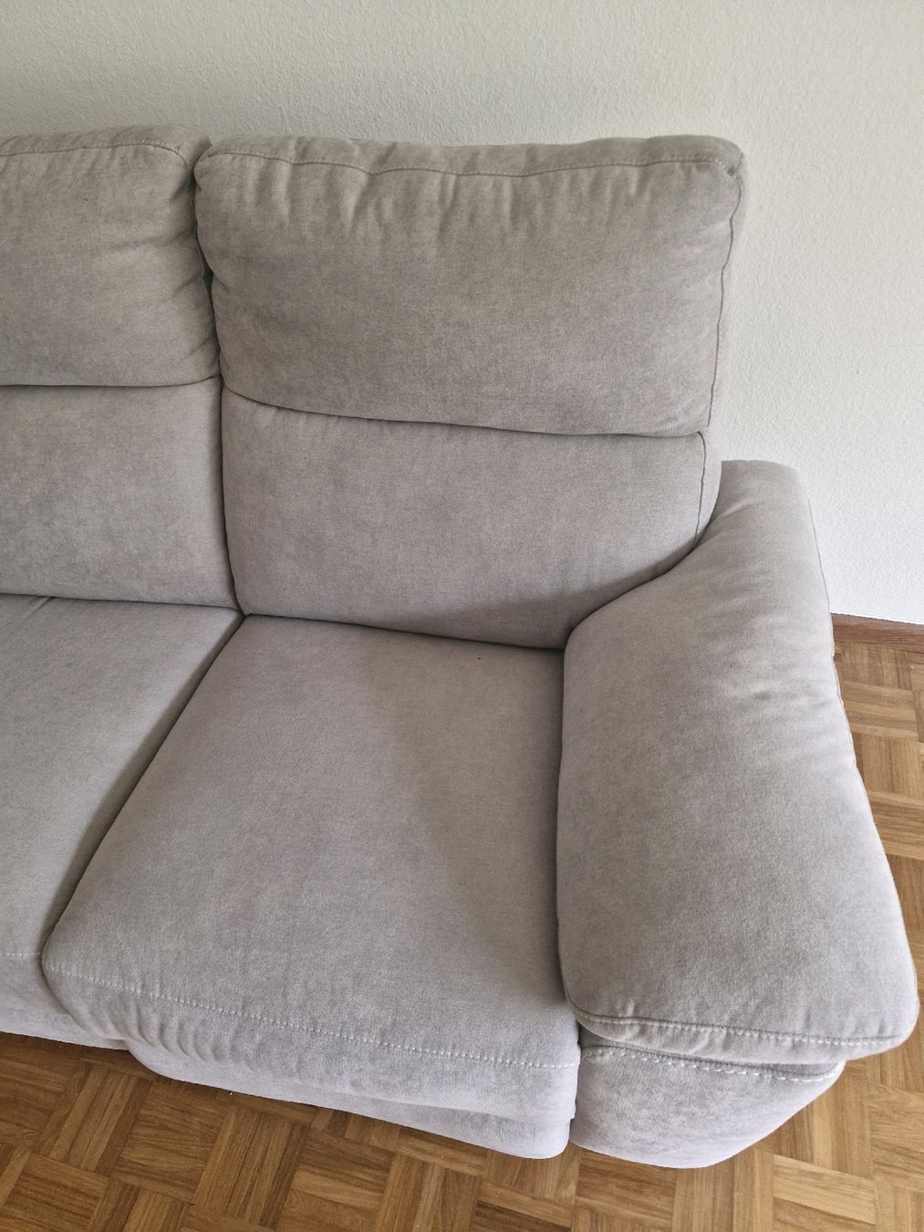 Divani: 2 seater sofa electric recliner. Perfect condition. – Nuovo (secondo la descrizione) da Allschwil venduto da leo_tm75 4
