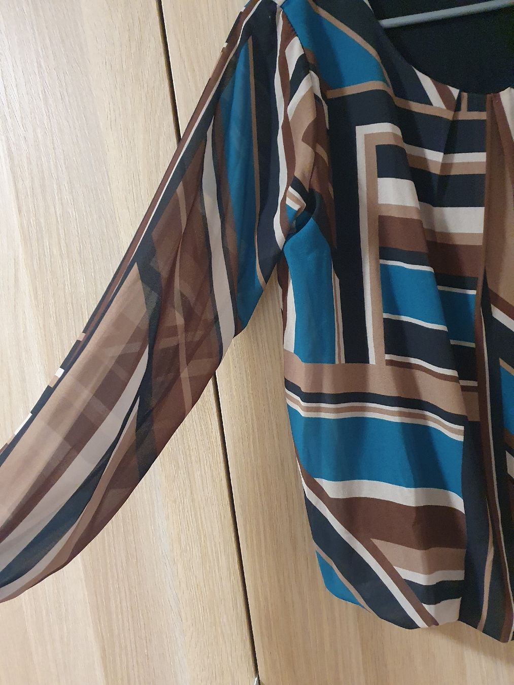 Blusen: Damen Bluse mit Muster Grösse L Neuwertig – Neu (gemäss Beschreibung) aus St.Gallen von Avena135 1