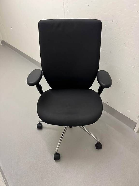 Scrivanie: Vitra Oson Bürodrehstuhl – Usato da Zug venduto da kreeeasy