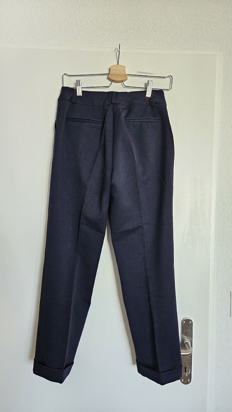 Pantaloni: Blue cropped pants, size 36 – Usato da Zürich venduto da kri_72l9 1