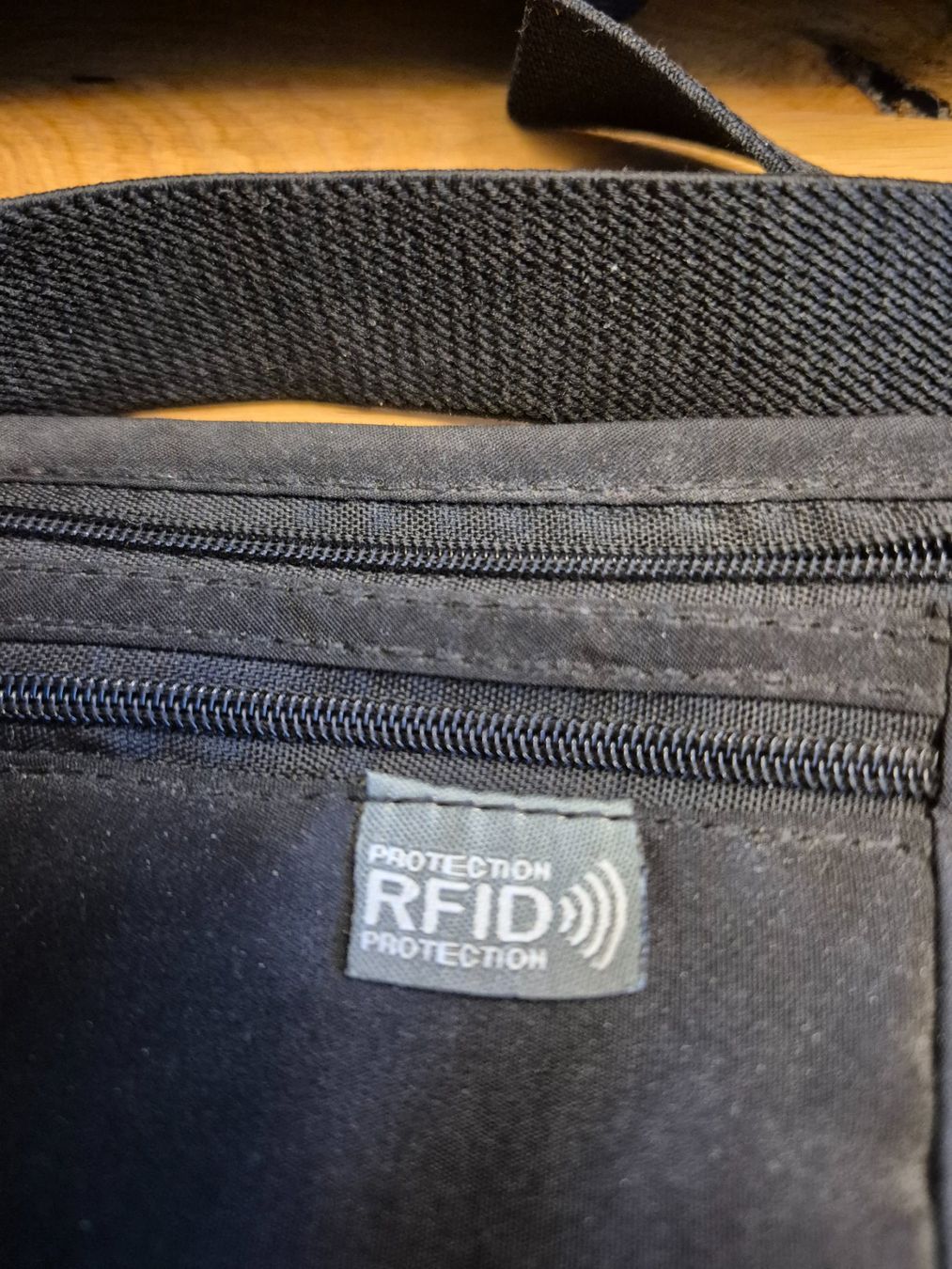 Taschen: Geldgurt, Bauchtasche, RFID Schutz, Semptec, 2 Stück – Gebraucht aus Zeiningen von Carettacaretta69 2