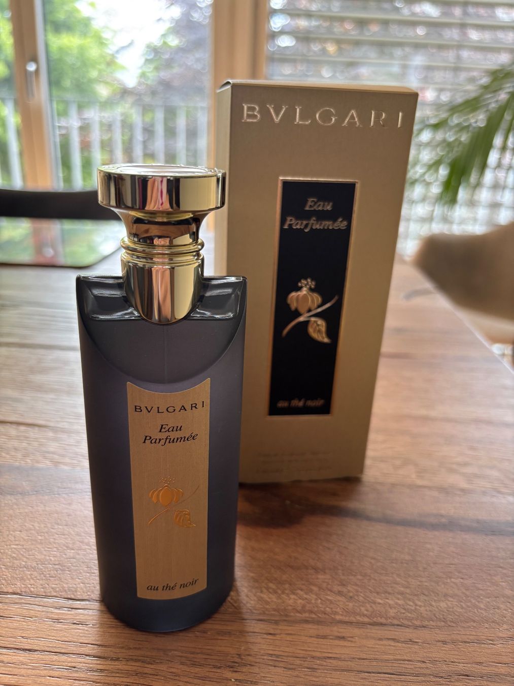 Bulgari Profumi & Eau de Toilette: Bvlgari Eau parfumée au Thé noir 150ml – Nuovo (secondo la descrizione) da Wallisellen venduto da Daisy_Luxury