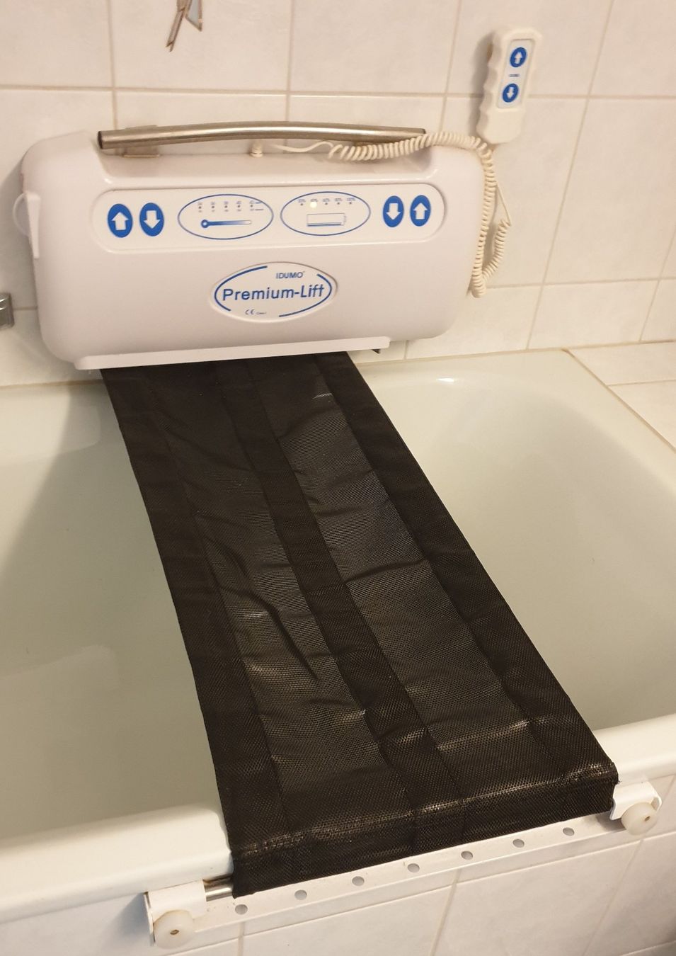Sollevapersone & Montascale: Badewannenlift iDumo – Usato da Hirschthal venduto da Needfulthings