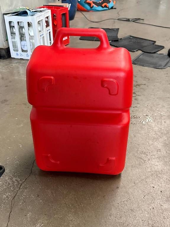 Accessori per altri veicoli: Kraftstofftank 25lt. – Usato da Speicher venduto da Mugge3 1
