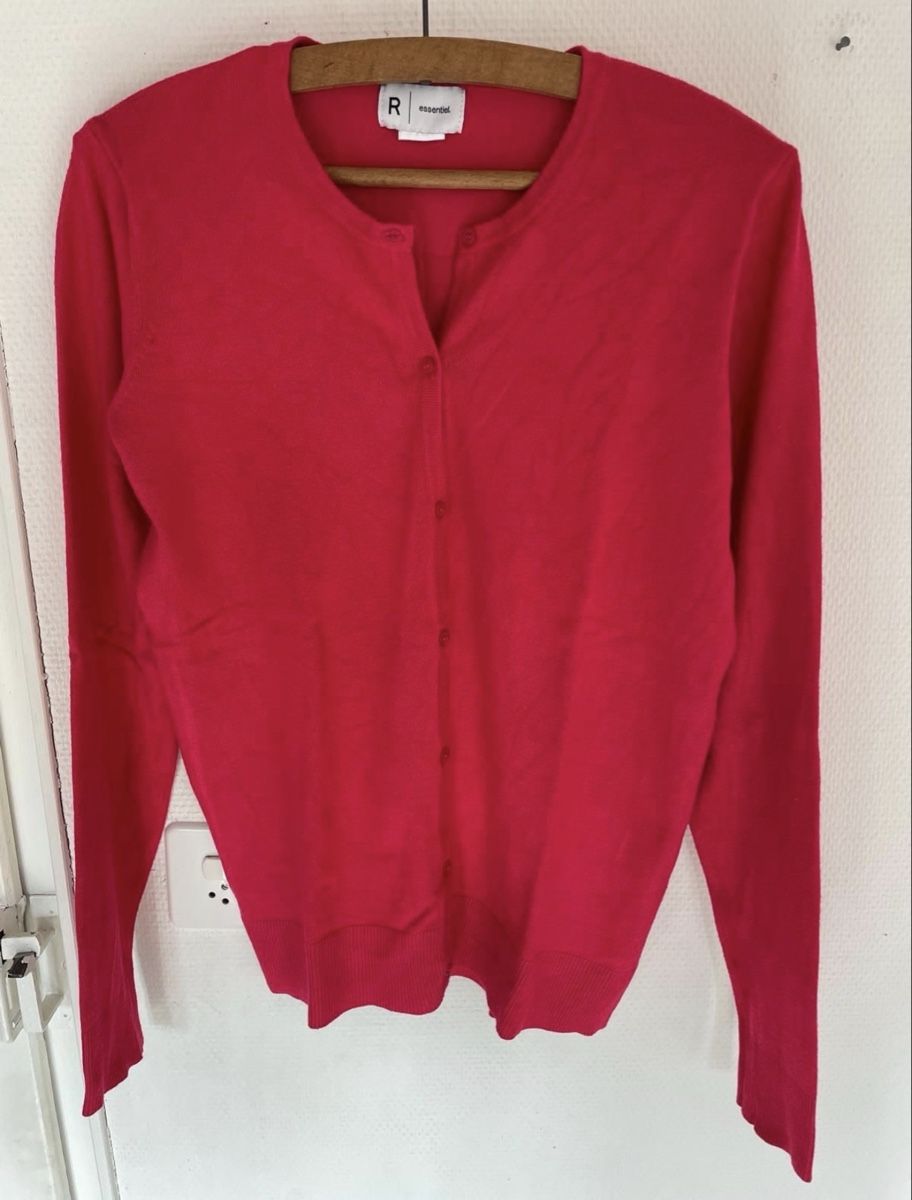 Jacken: R ESSENTIEL STRICKJACKE, GRÖSSE M – Gebraucht aus Dübendorf von ali_g7p8