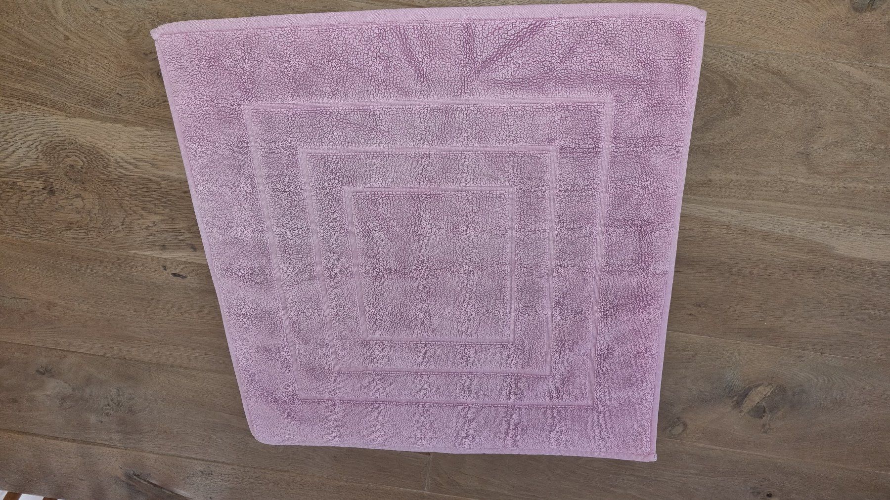 Teppiche: Tapis de douche rose – Gebraucht aus Lavey-les-Bains von Etre-Ange 1