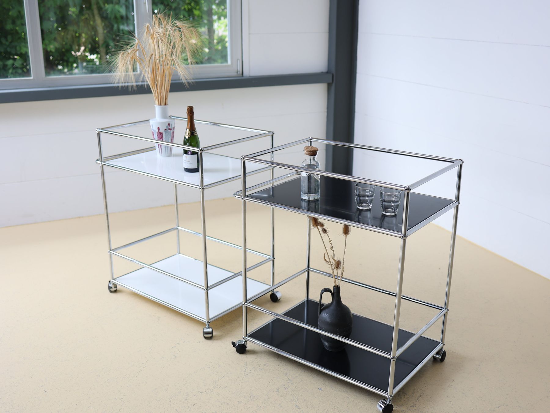 USM Carrelli di servizio: USM Haller Servierboy | Schwarz oder Weiss | Neuwertig – Usato da Meinisberg venduto da atelier_TILIJA 3