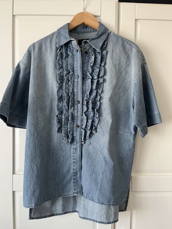 Jeanshemd mit Kragenmuster