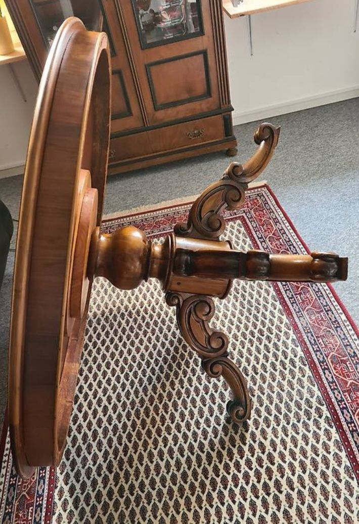 Tavoli: Toller runder antike Sofatisch – Usato da Schafisheim venduto da BananeBoris 1