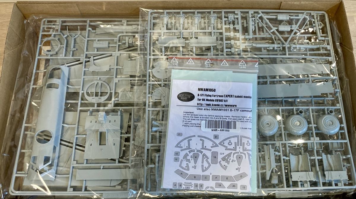 Kit di modellismo & Modellini statici: 1/48 HK Models B-17F Flying Fortress – Nuovo (secondo la descrizione) da Muttenz venduto da TamiyaFanboy79 1