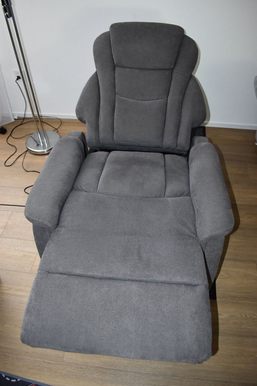Sessel: TV-Sessel mit elektrischer Aufstehhilfe – Gebraucht aus Schönenberg TG von Scania10 3