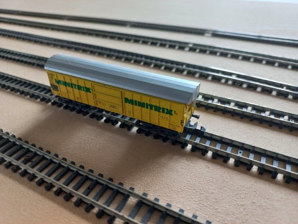 Trix Modellini di ferrovie: Güterwagen mit Werbung Minitrix Spur N, selten – Usato da Pfäffikon / ZH venduto da Pefkadett 4