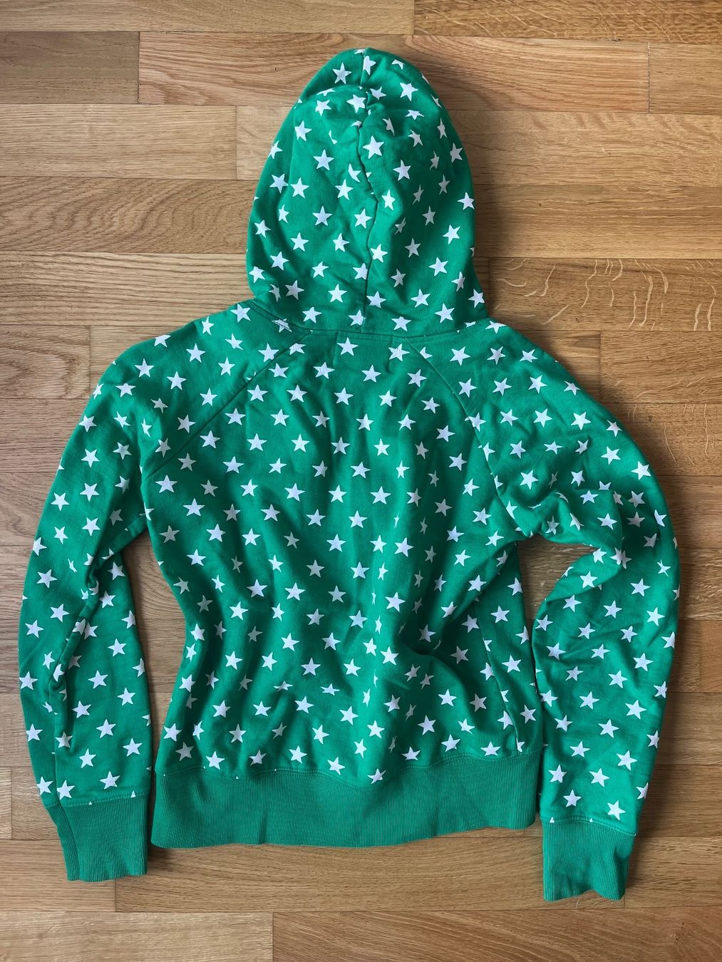 Maglioni & Felpe: Pull à capuche verte à étoiles blanches – Usato da La Tour-de-Trême venduto da lol_85kj 3