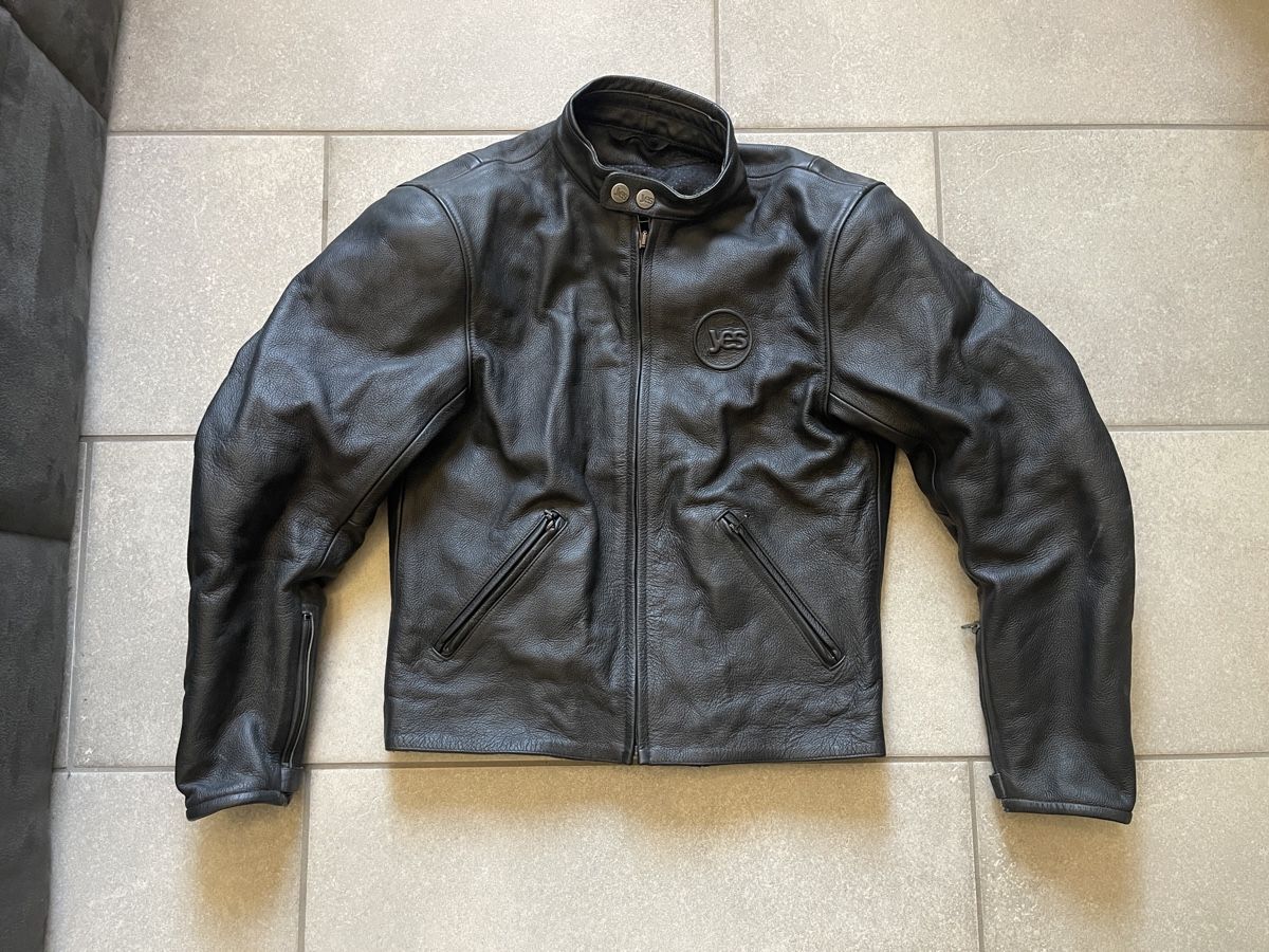 IXS Lots de vêtements: 2-teilige iXS Motorrad-Lederkombi – D'occasion à Unterseen par Leopuston