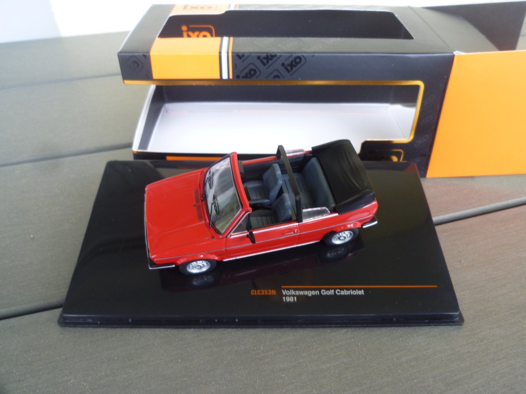 Volkswagen Modellini d'auto: VW Golf Cabriolet (1981) – Nuovo e nell'imballaggio originale da Flawil venduto da Imperiosud 5