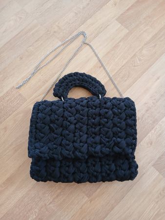 Häkeltasche schwarz, elegant und sportlich, 27x22 cm NEU
