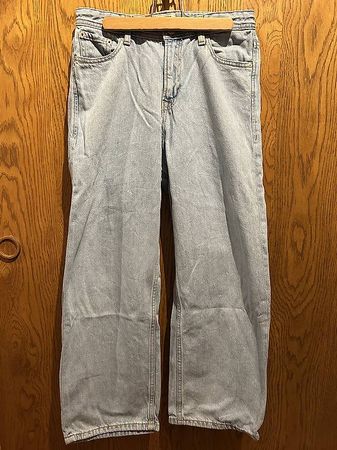 hellblaue baggy Jeans