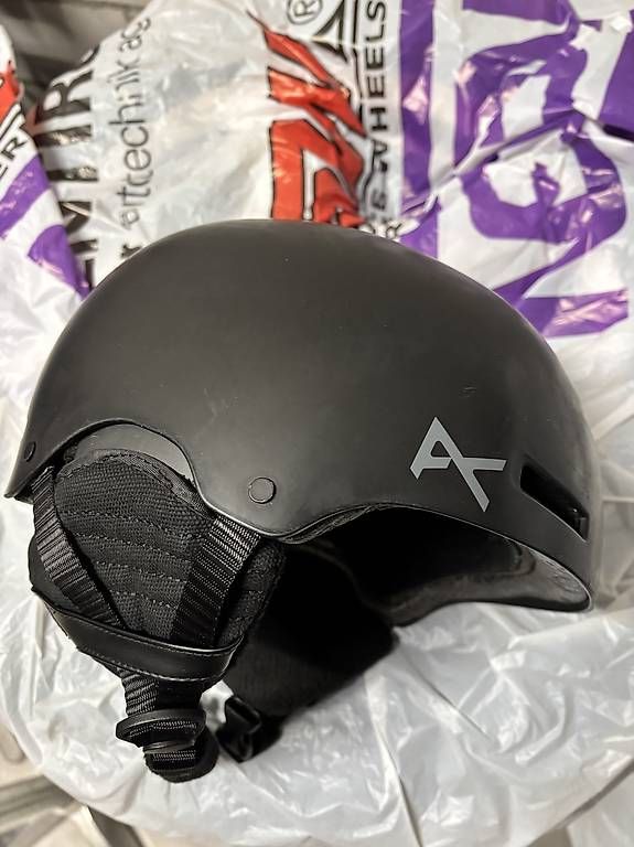 Helme: Anon Helm – Gebraucht aus Chur von leandrav