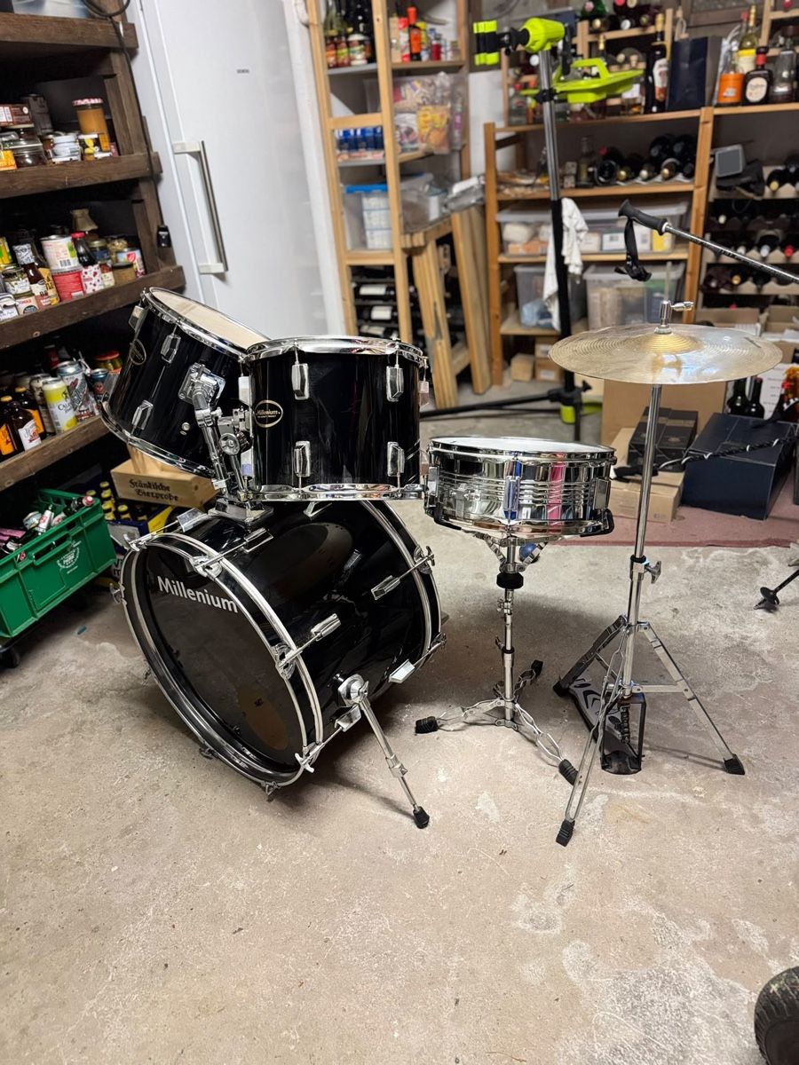 Strumenti musicali: Schlagzeug Millenium schwarz mit Hardware gebrauchter Zustan – Usato da Winterthur venduto da strawberry14 3