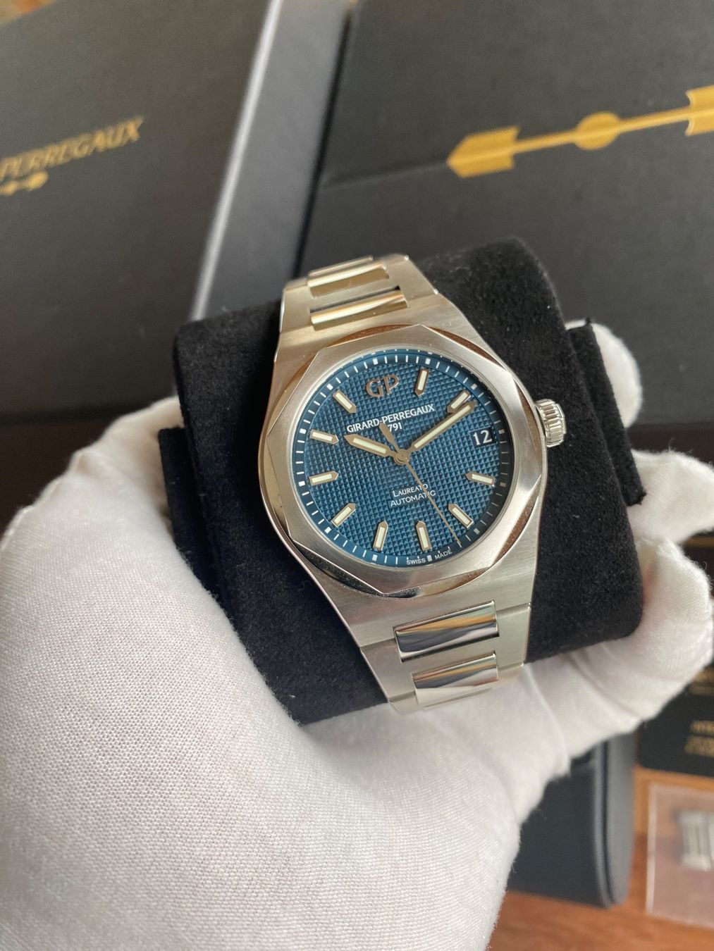 Girard-Perregaux Orologi: Girard Perregaux Laureato 42mm blue – Nuovo (secondo la descrizione) da Herrliberg venduto da jba_zcw7 3