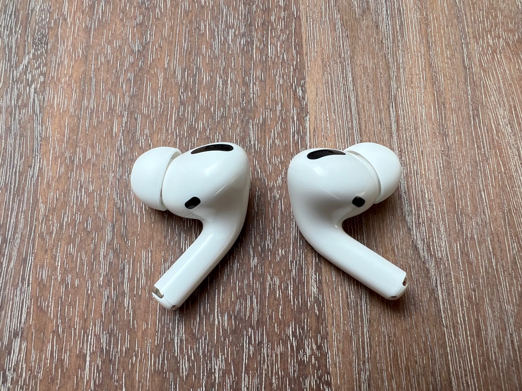 Apple Headsets: APPLE AirPods Pro 1st Gen Wireless Charging Case / Air Pods – Gebraucht aus Worb von  8