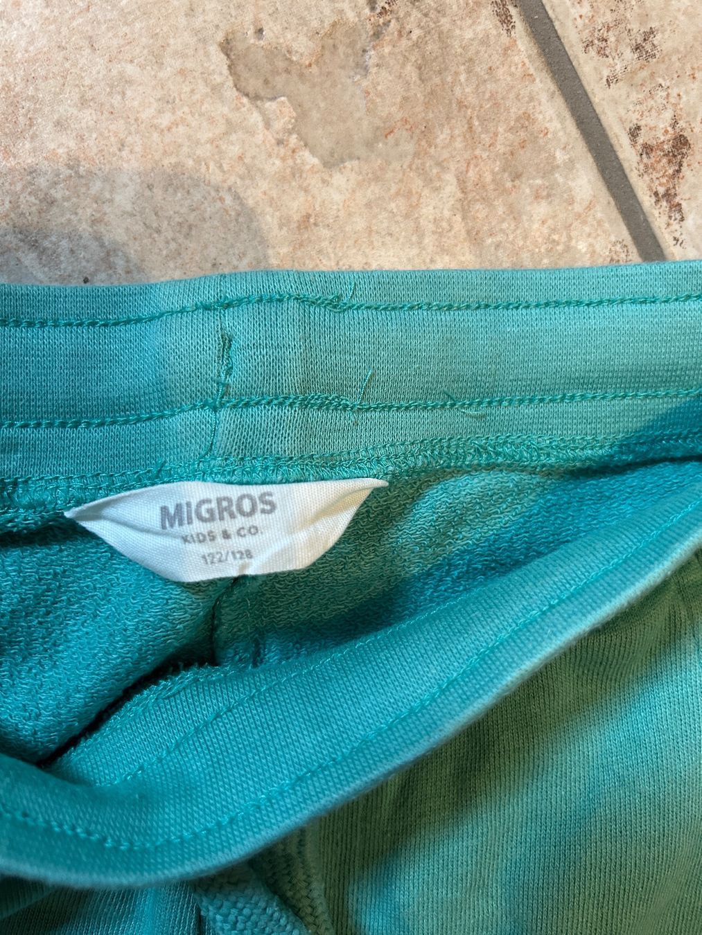Pantaloni: Hose kurz, Gr. 122/128, 2 Paar – Usato da Reichenburg venduto da nanuk015 1