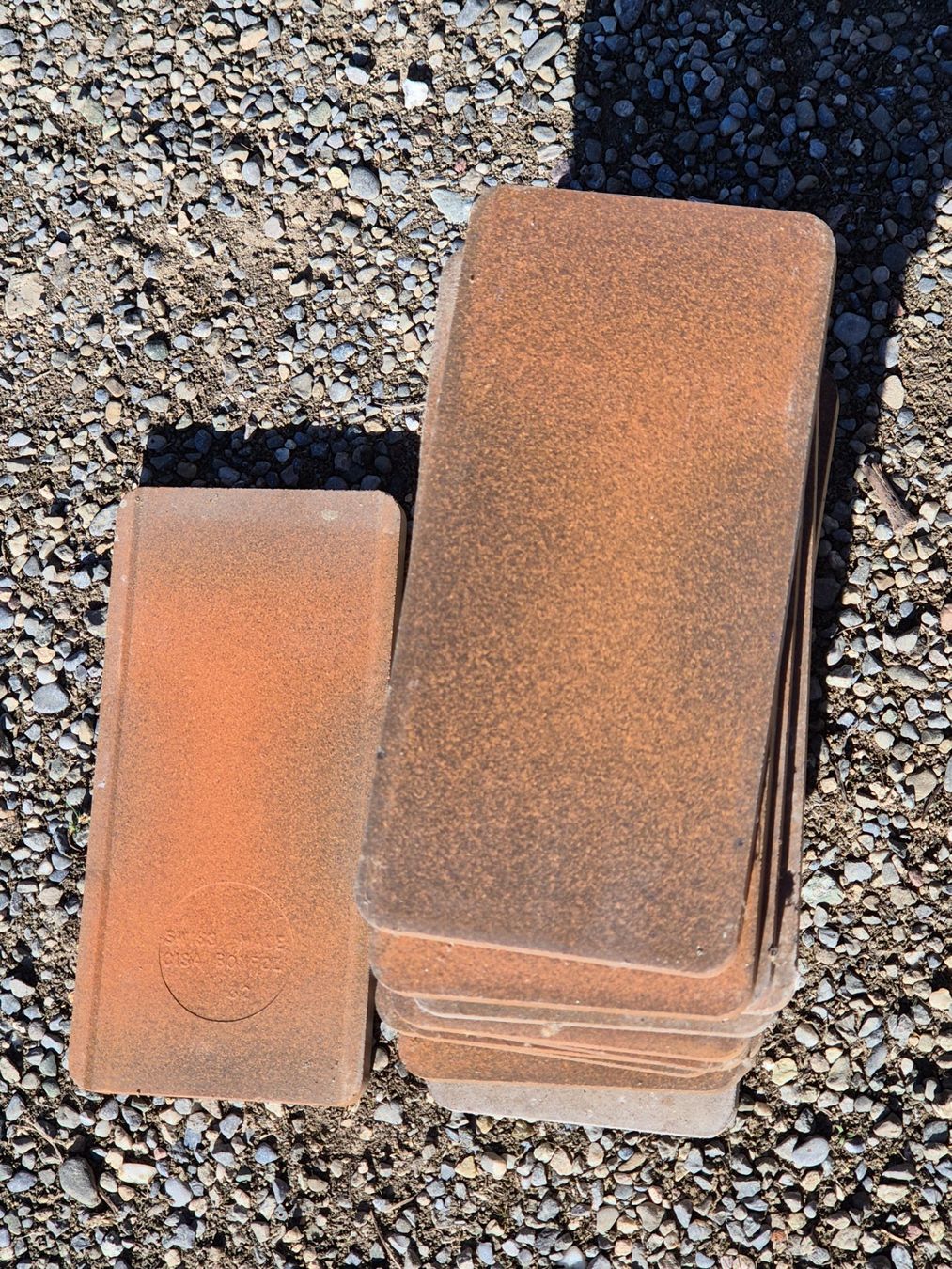 Rivestimenti per pavimenti: 19 alte rotbraune Steinzeugplatten – Usato da Auenstein venduto da Y.C.