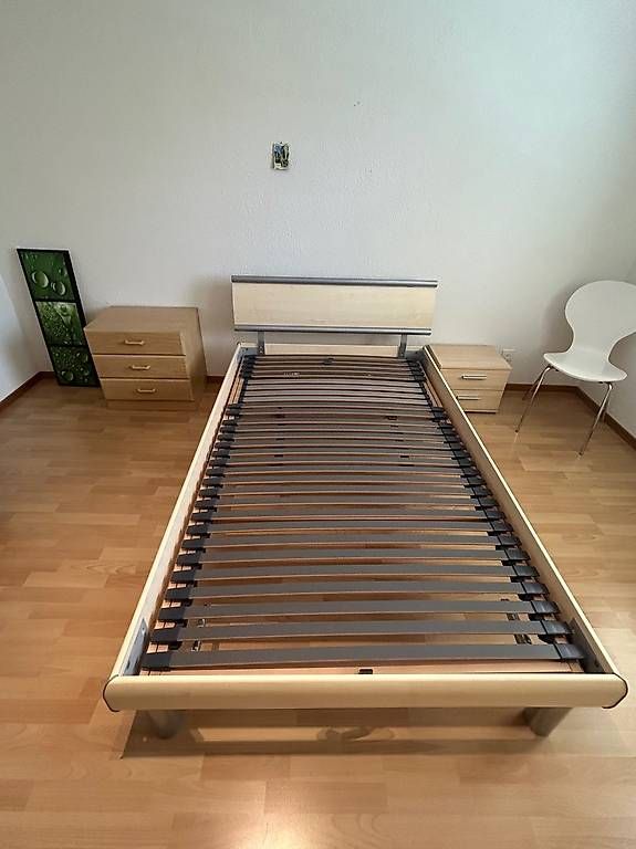 Letti: Schönes Bett mit Nachtisch – Usato da Ettiswil venduto da SHE75 2
