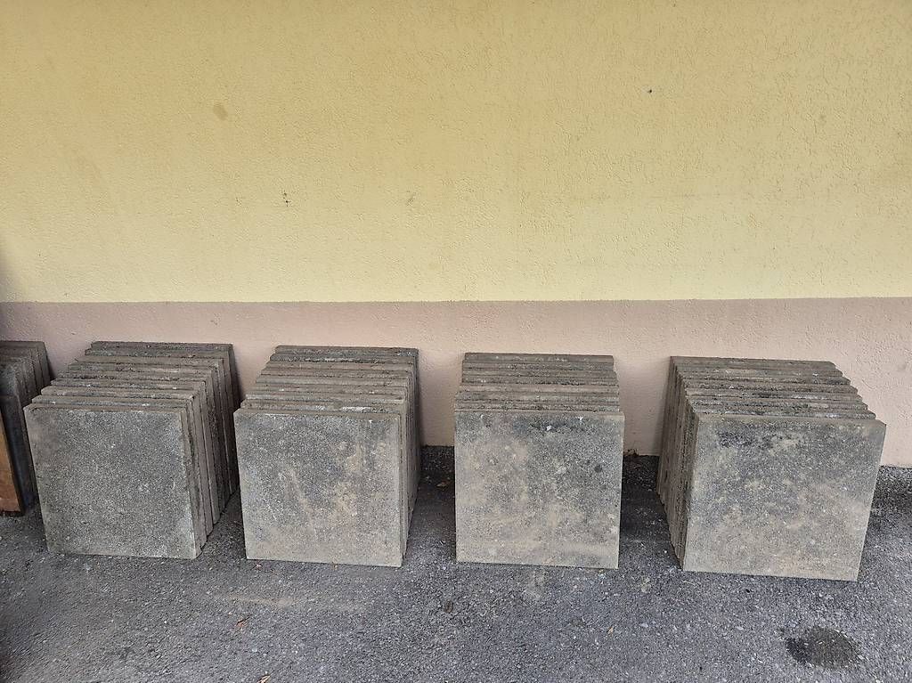 Rivestimenti per pavimenti: Gartenplatten – Usato da Oberkulm venduto da Jewel26