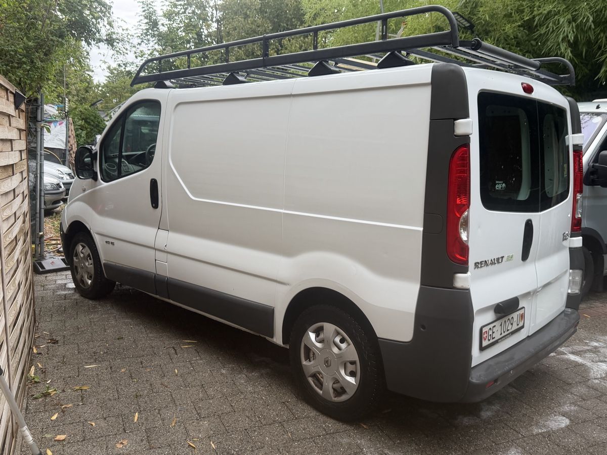 Renault Véhicules utilitaires: 1800 – D'occasion à Veyrier par Chessmann_Douane1255 1