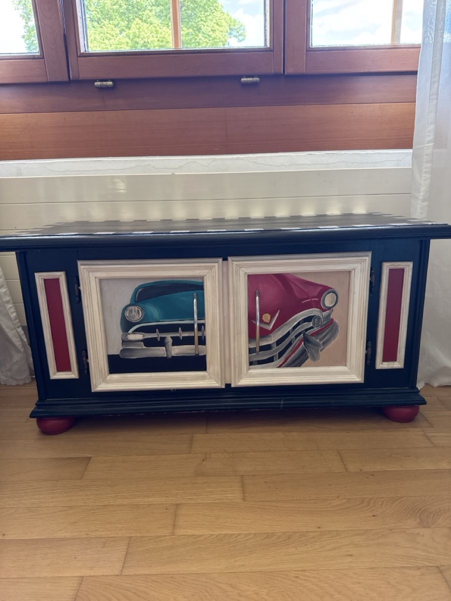 Cassettiere: Klein akommode 50er Jahre Cadillac chic – Usato da Rorbas venduto da aitia