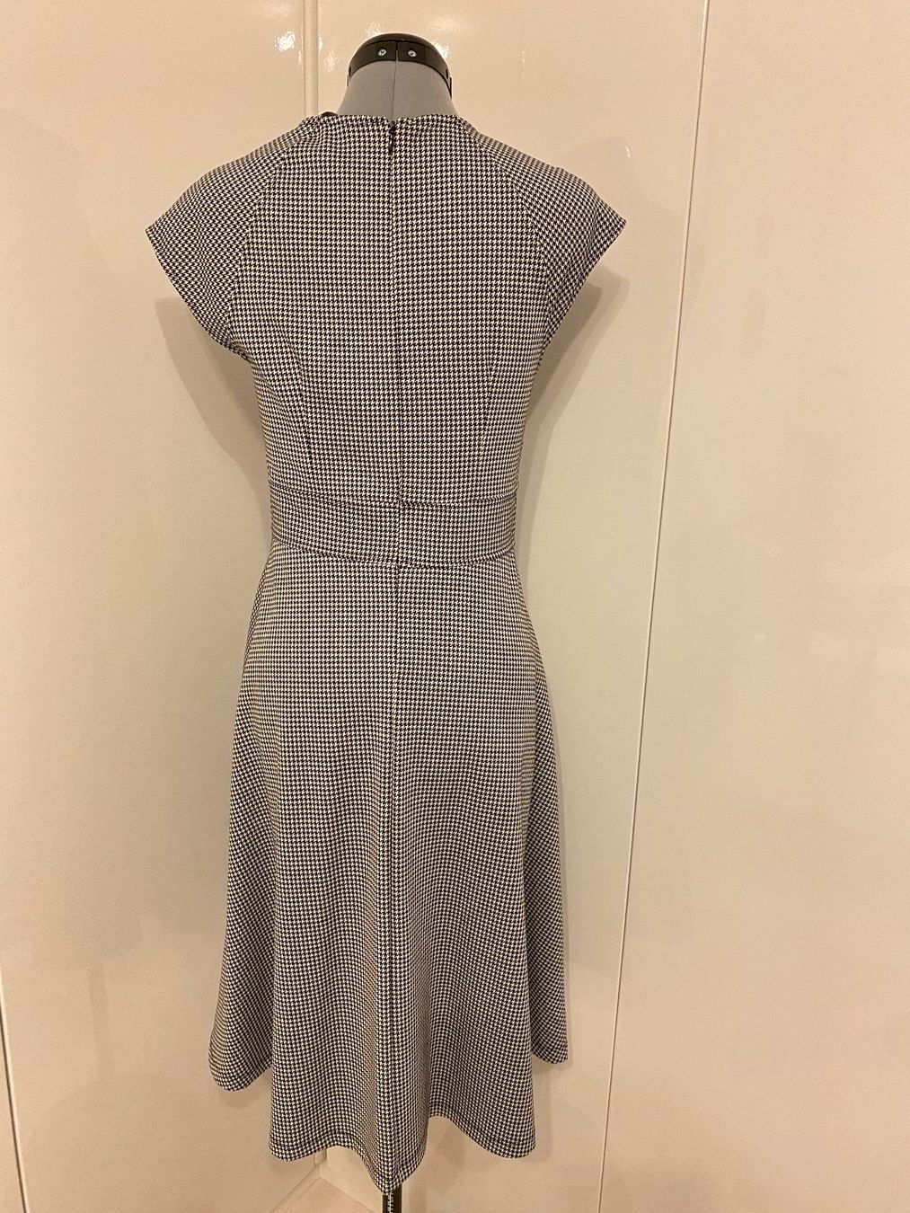 Kleider: Elegantes Kleid mit Gürtel, Grösse 36 – Neu (gemäss Beschreibung) aus Grenchen von olecka24 1