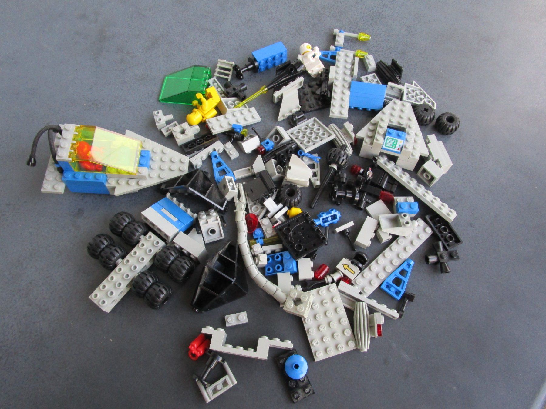 Lego Kit di costruzioni: LEGO Mond / Space Sets mit 4x Platten – Usato da Rapperswil SG venduto da Ralphy 4