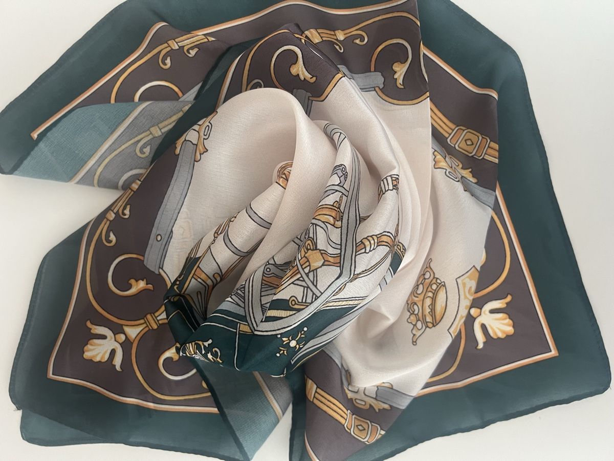 Foulard & Sciarpe: 100% Seide – Nuovo e nell'imballaggio originale da Zürich venduto da ReStyle. 1