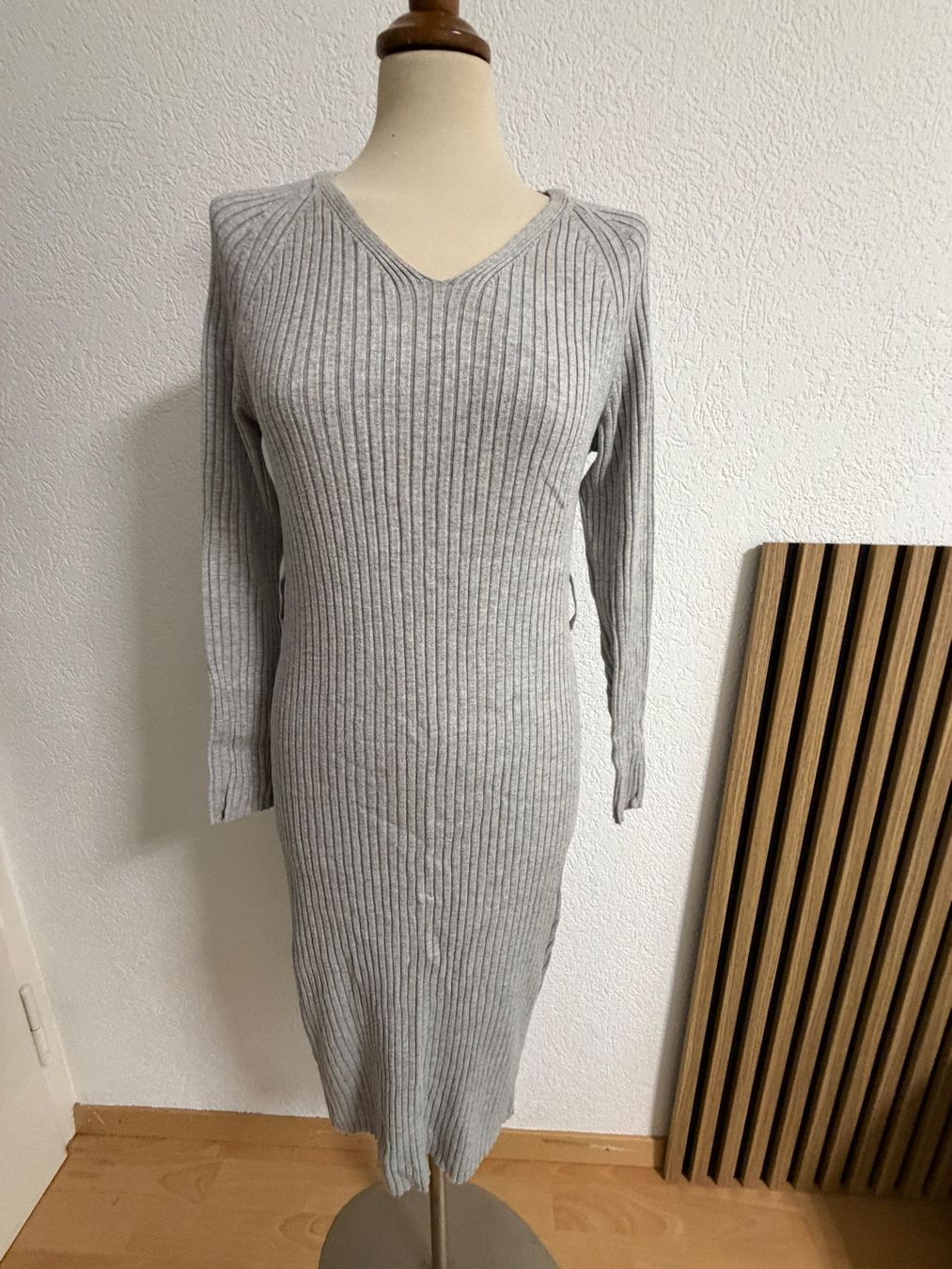 Kleider: Strick Kleid S-M – Gebraucht aus Liestal von Goldart 4