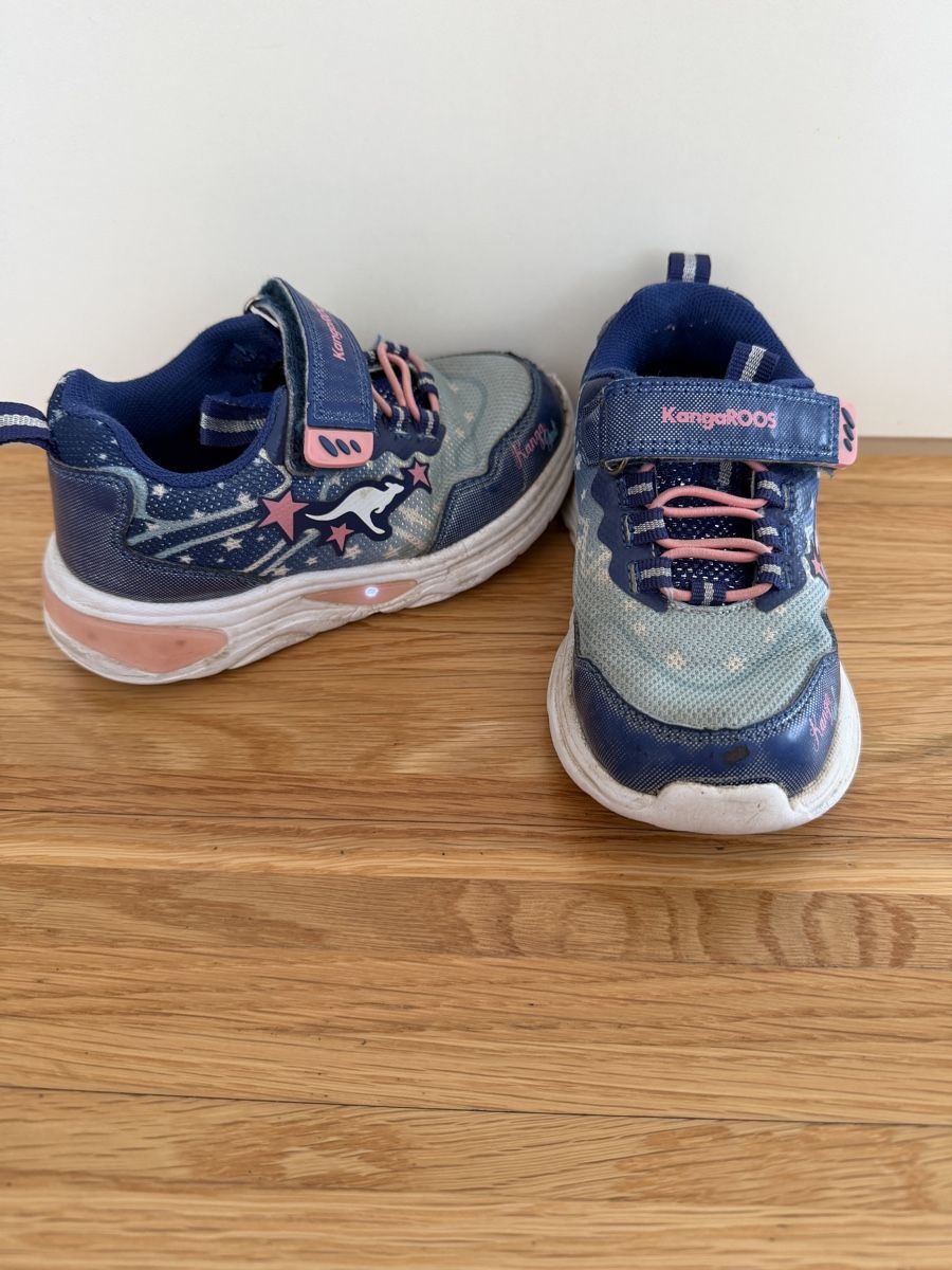 Schuhe für Mädchen: Kangaroos Kinderschuhe, Grösse 26 mit Licht. – Gebraucht aus Sursee von Ele_t6pb 1